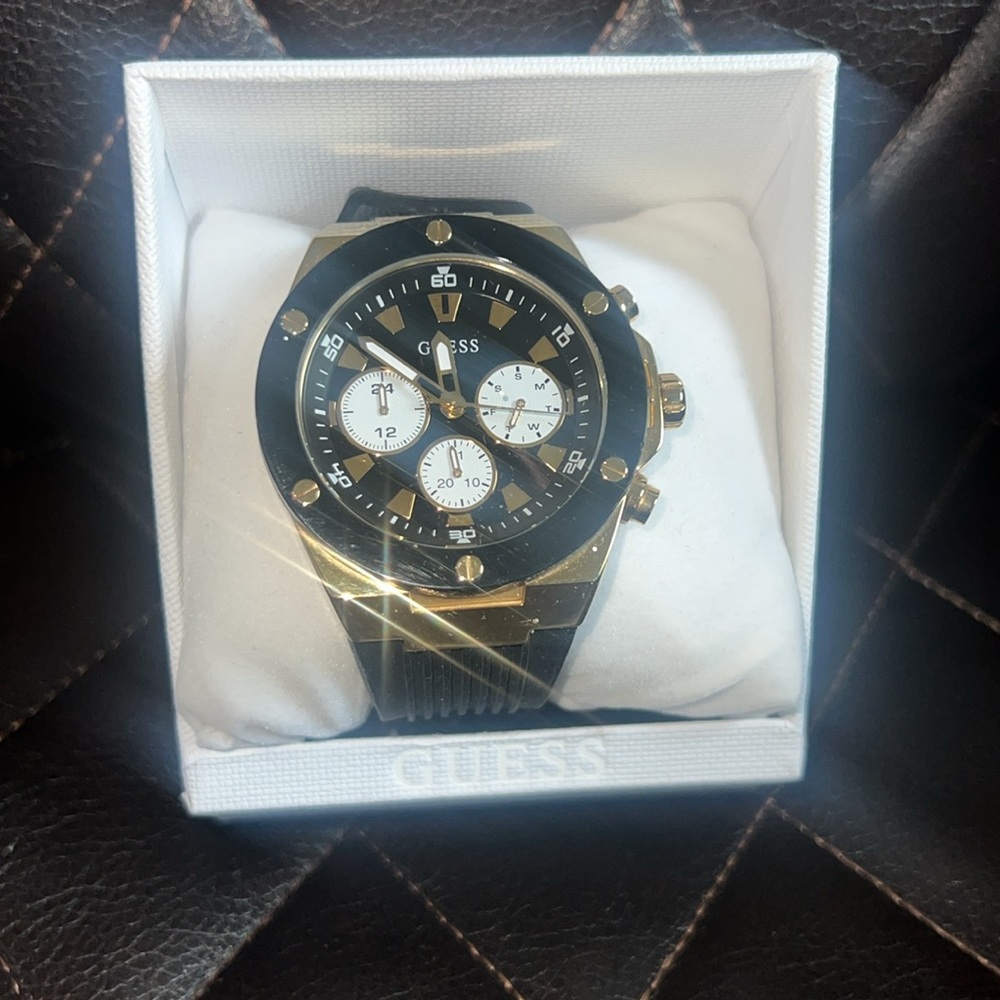 GUESS Multifunction Watch - Picture 4 of 4